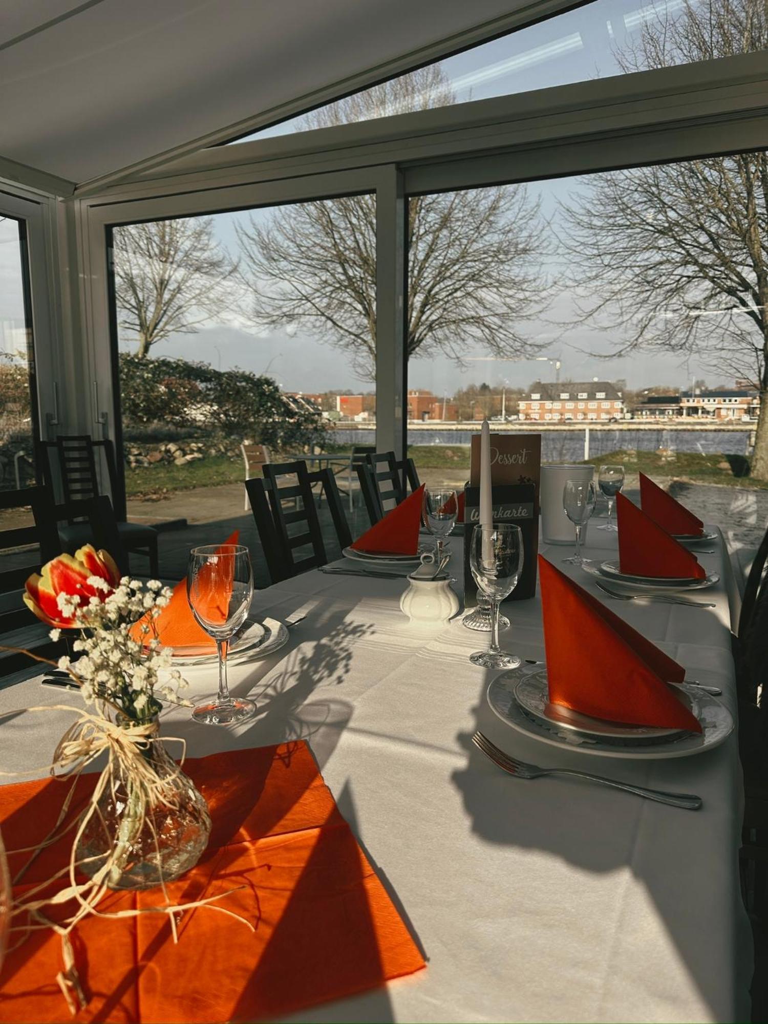 Kanal-Haus "Das Gaestehaus Direkt Am Nok" Osterrönfeld Exterior foto