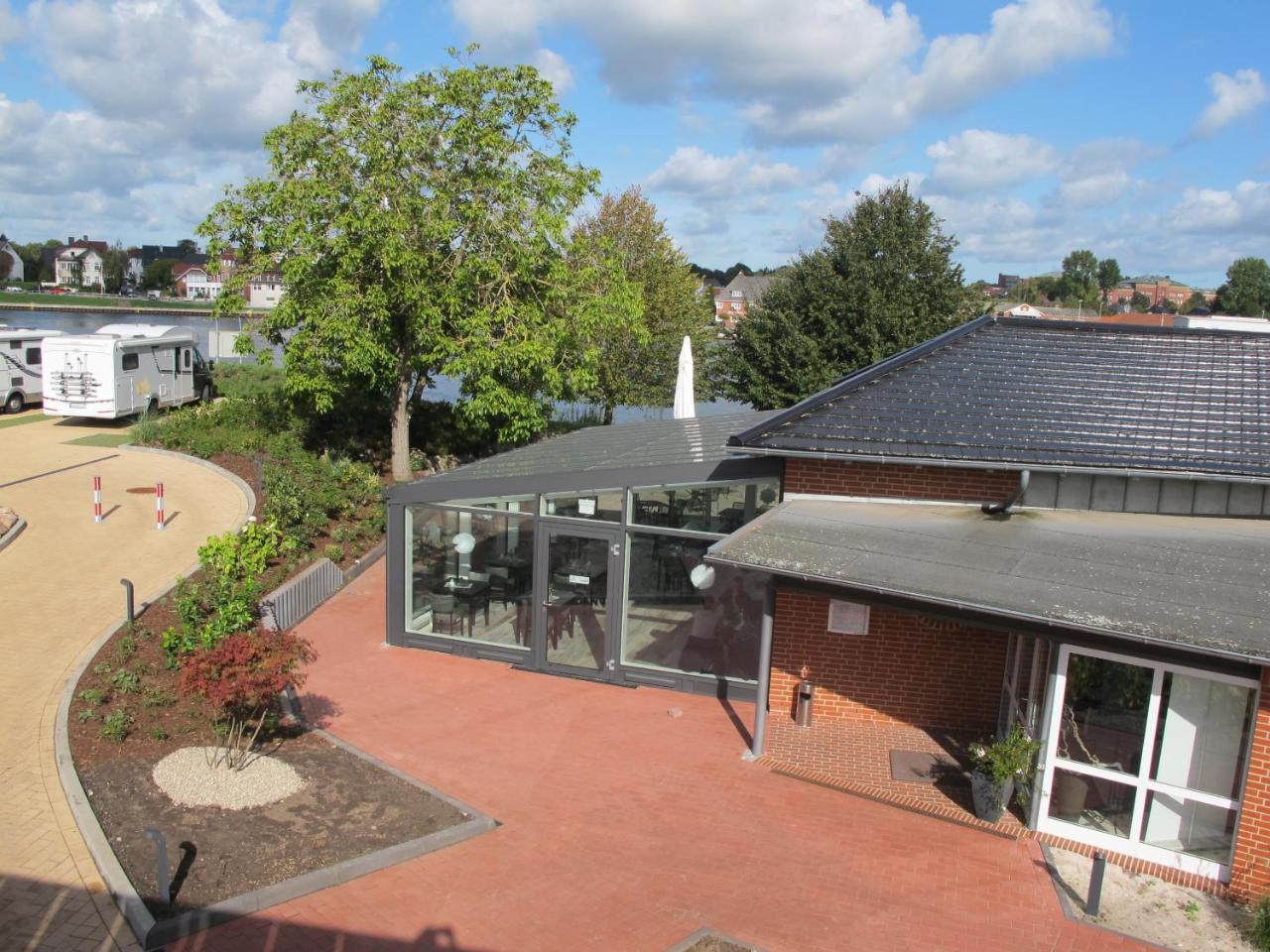 Kanal-Haus "Das Gaestehaus Direkt Am Nok" Osterrönfeld Exterior foto
